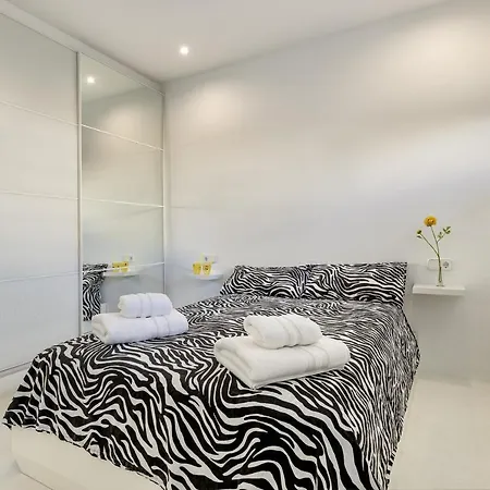 Apartment Beachfront In Cb 3